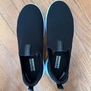 Sketchers Go Walk 5 - like new size 6
